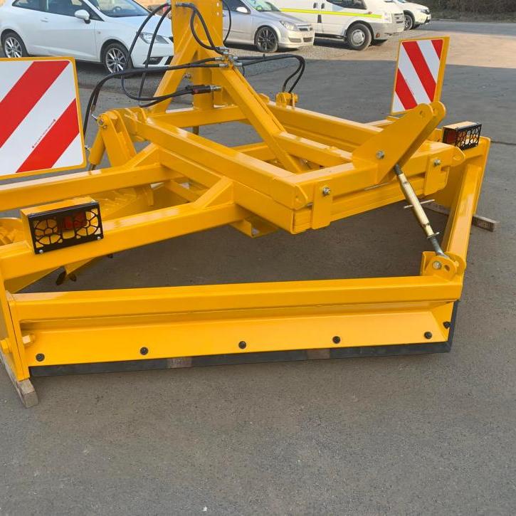 3m Gravel Road Grader with rear lights and marker boards